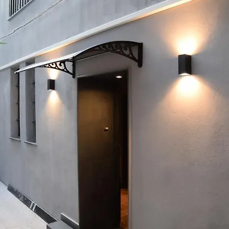 Rebecca House * كاتانيا